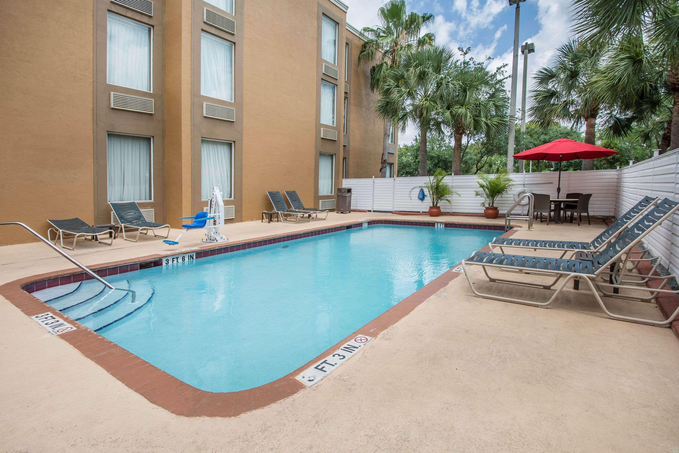 Lauderdale Lakes Comfort Inn & Suites Fort Lauderdale West Turnpike מראה חיצוני תמונה