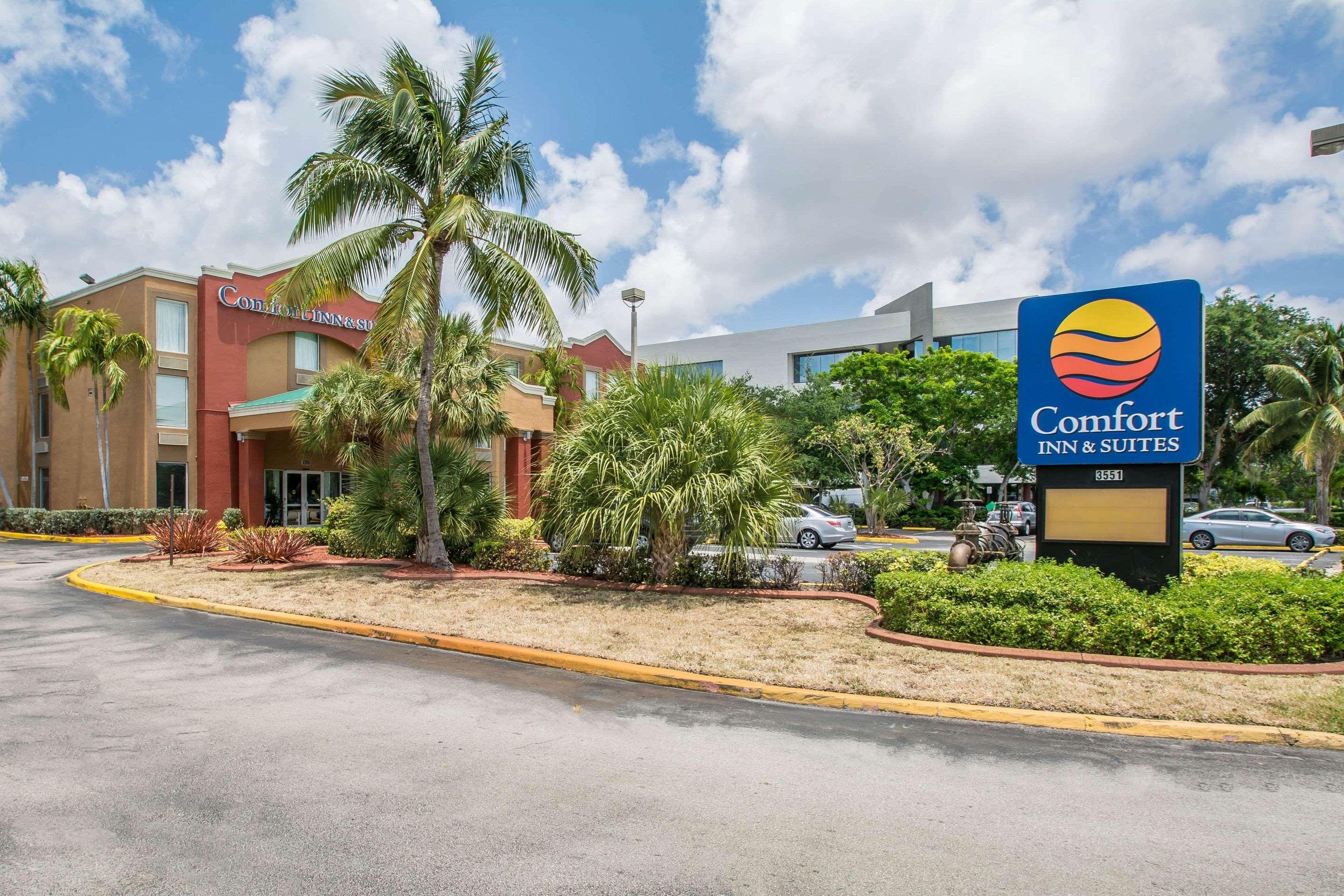Lauderdale Lakes Comfort Inn & Suites Fort Lauderdale West Turnpike מראה חיצוני תמונה