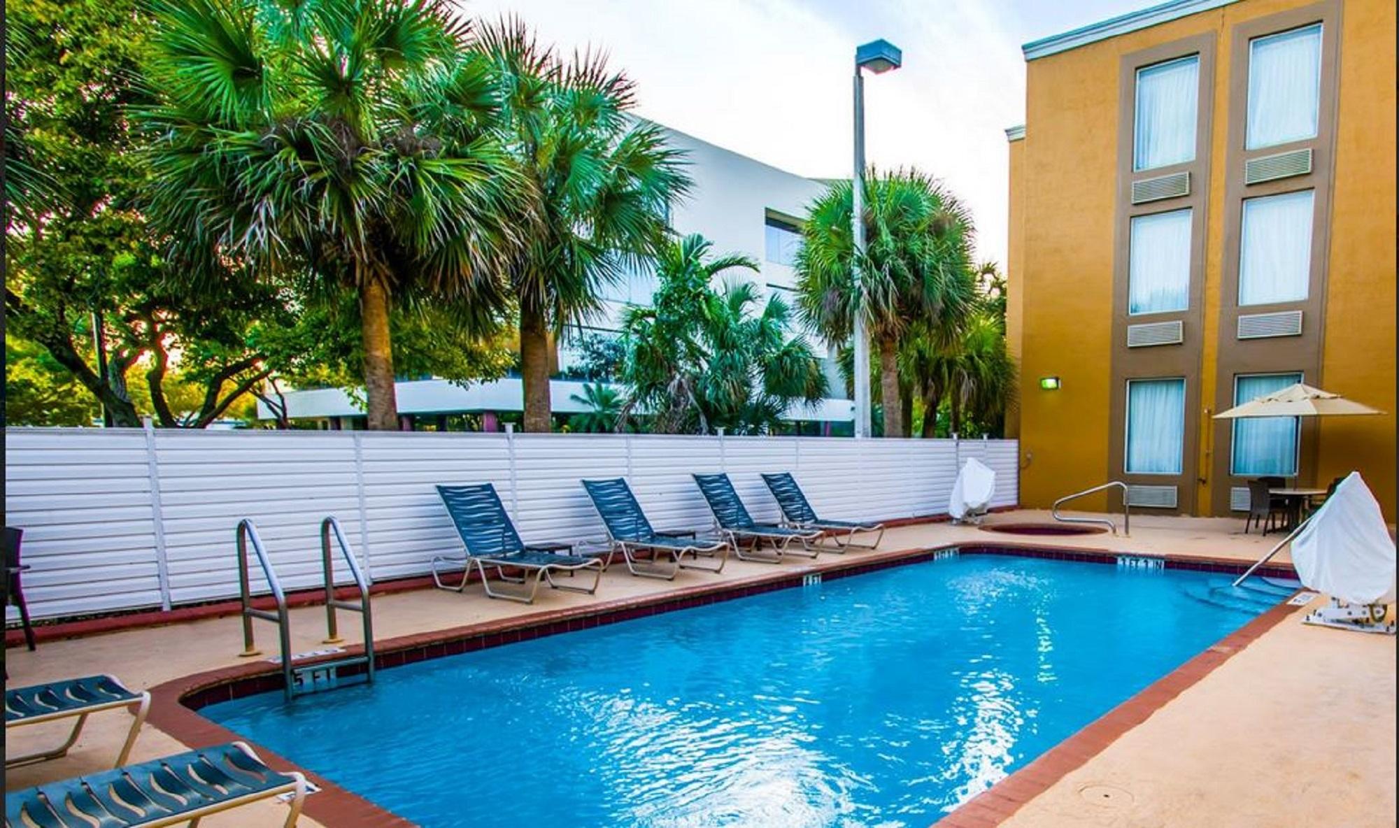 Lauderdale Lakes Comfort Inn & Suites Fort Lauderdale West Turnpike מראה חיצוני תמונה