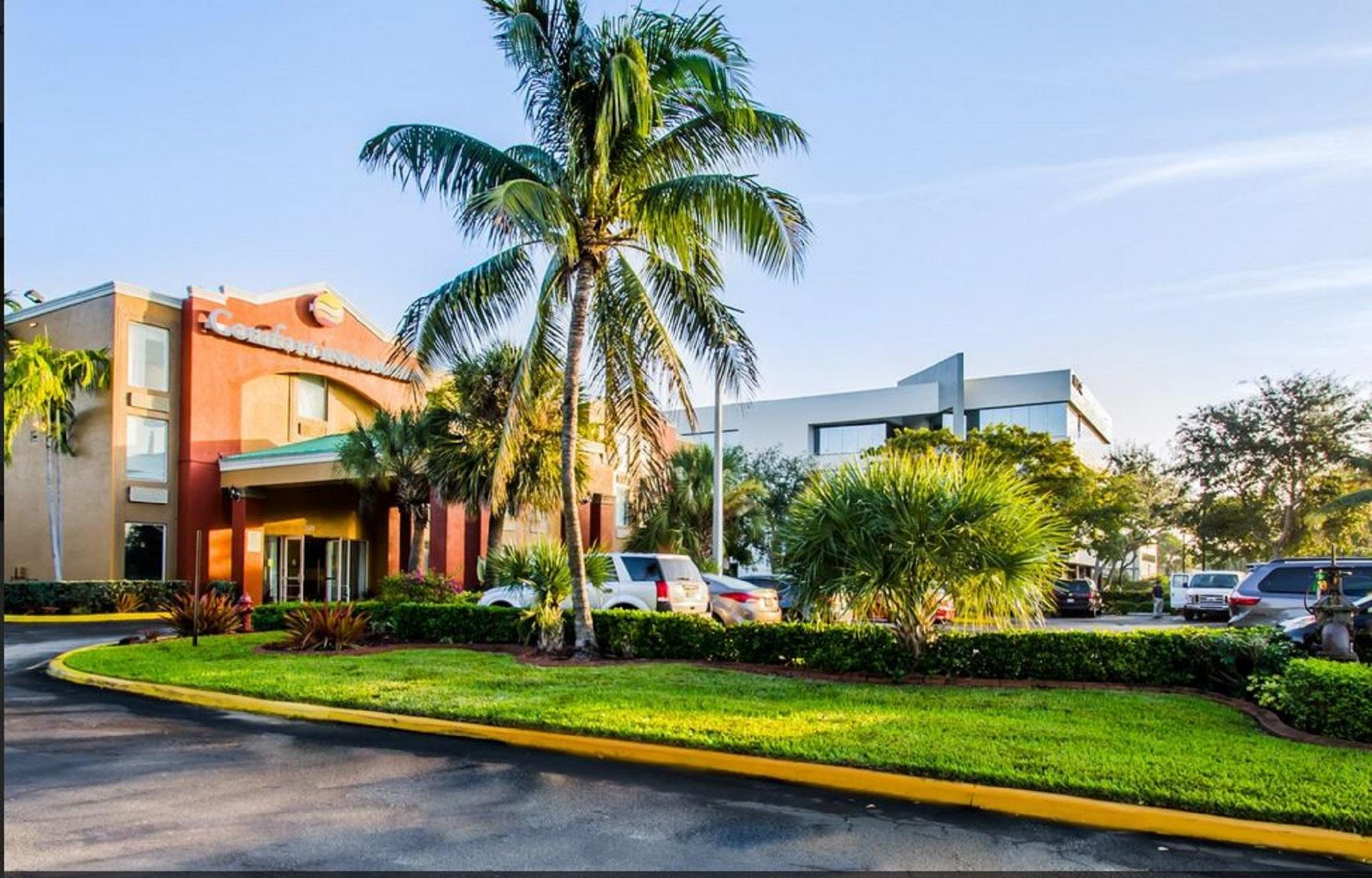 Lauderdale Lakes Comfort Inn & Suites Fort Lauderdale West Turnpike מראה חיצוני תמונה