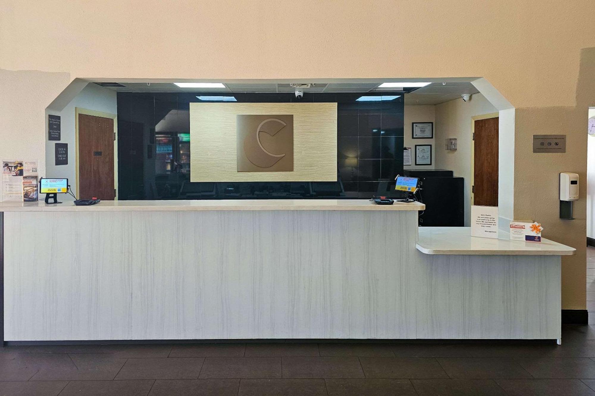 Lauderdale Lakes Comfort Inn & Suites Fort Lauderdale West Turnpike מראה חיצוני תמונה